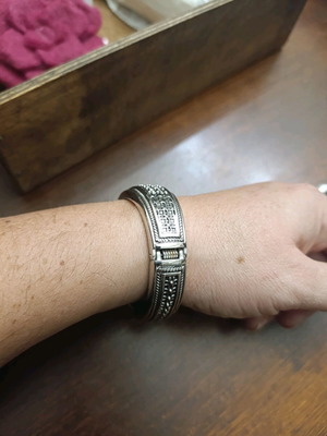 Bracelet type handcuff like new