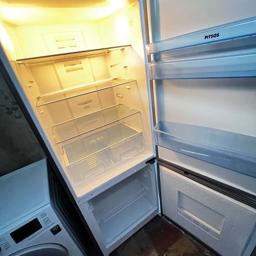 Pitsos Full No Frost Refrigerator Freezer like new, energy class