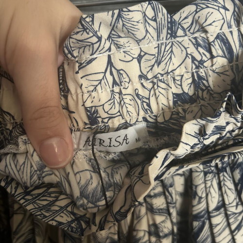 Celestino shorts like new, size M with belt, beige and blue
