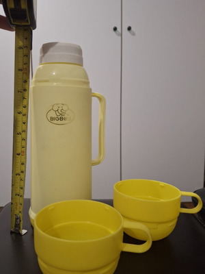 Vintage yellow thermos with two cups