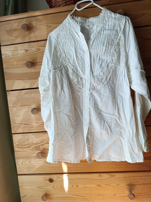 Vintage shirt used, off-white, fits M or L