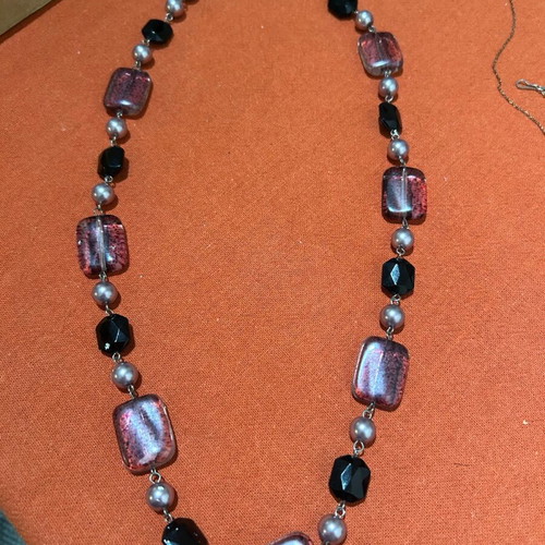 Vintage necklace like new with pearls and purple-toned stones