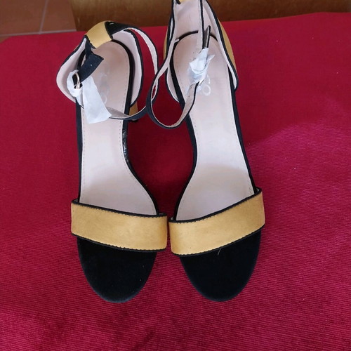 GOGO women's sandals new, size 40, mustard color, 10 cm heel