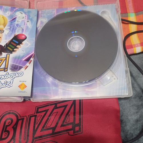 Buzz! World Quiz PS3 game used with 4 wired and 4 wireless buzzers