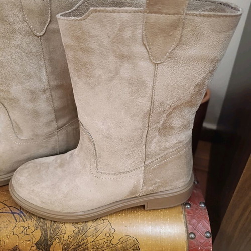 Women's boots new, size 36, beige mid-calf