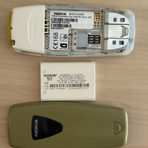 Nokia 3510 mobile phone, white