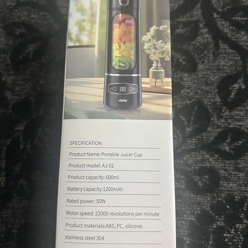 Portable juicer cup 600ml new, 50W power