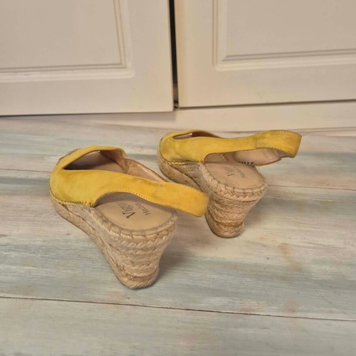 Viguera leather yellow peep toe espadrilles size 39 used