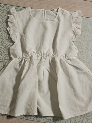 Girls' blouse like new, size 10-12 years