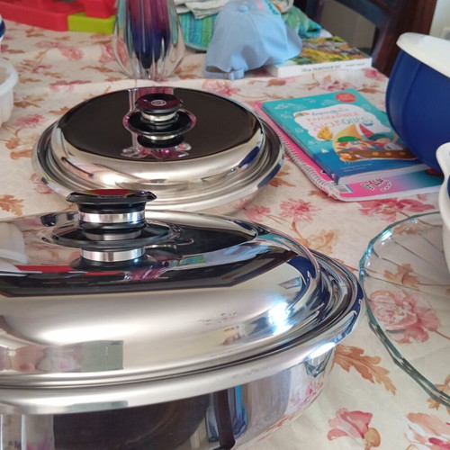 AMC cookware set of 3 stainless steel pots like new