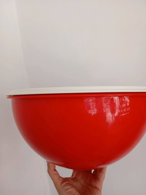 Mega Bowl 7.5L Tupperware new