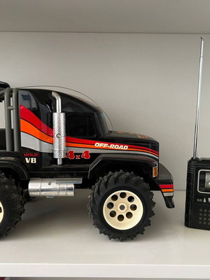 Taiyo remote control car like new, collectible from 1980s