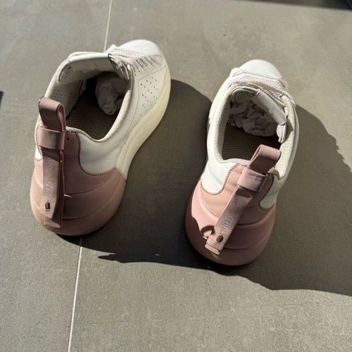 Red Valentino RED(V) sneakers like new, white with pink details size 41