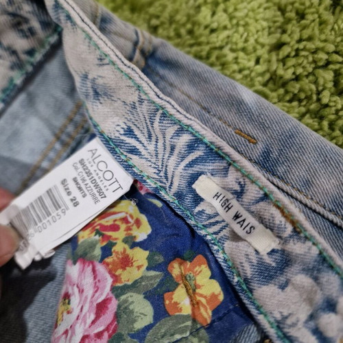 Alcott women high waist denim shorts size M like new, blue
