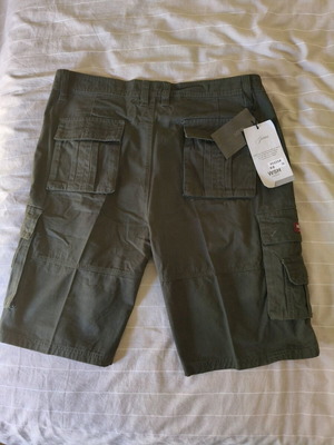 Мъжки къси панталони cargo нови, размер 36, army green