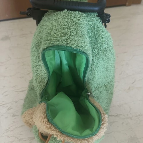 Children's dinosaur bag with wheels like new