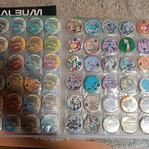 Pokémon Pickers album used with 210 pickers, 2 pieces