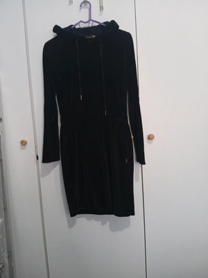 Sugarfree φόρεμα μέγεθος Μ μεταχειρισμένο, μαύρο με μικρή τρύπα στην κουκούλα