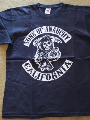 Sons of Anarchy T Shirt worn slightly, size M, black