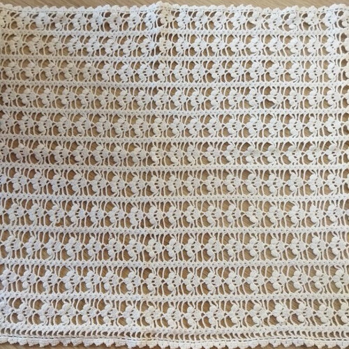 Table runner 65x30 like new, very good quality