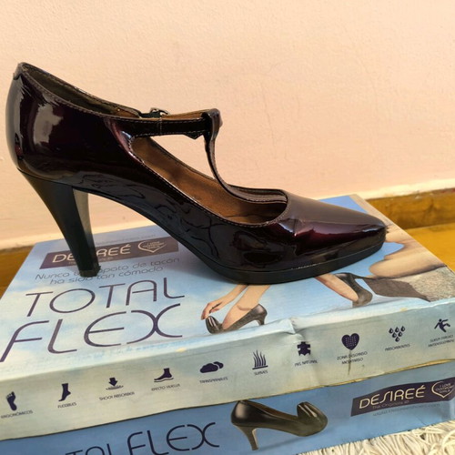 Desirèe Mary Jane pumps new, size 39 burgundy