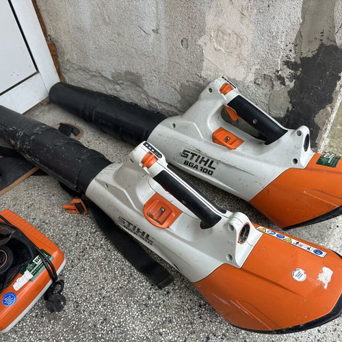 STIHL AR 3000 battery with charger used, missing connecting cable