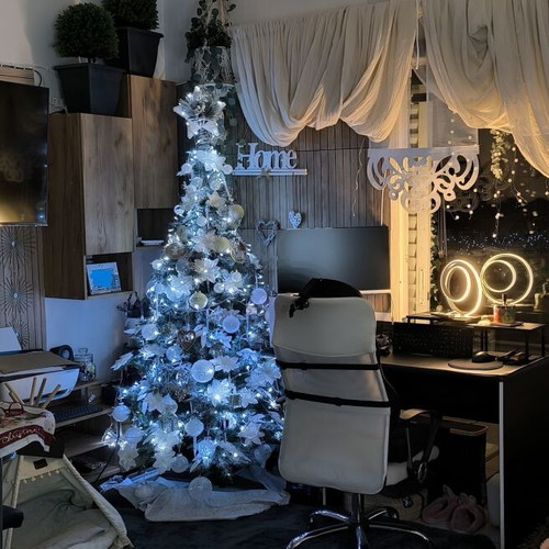 Christmas tree 180 cm pine, like new, with decorations and LED lights