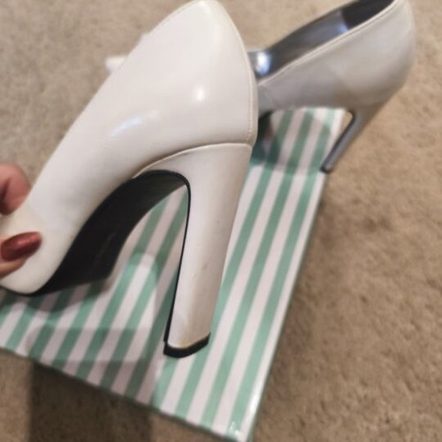 Bershka pumps size 37 like new, white with unique heel