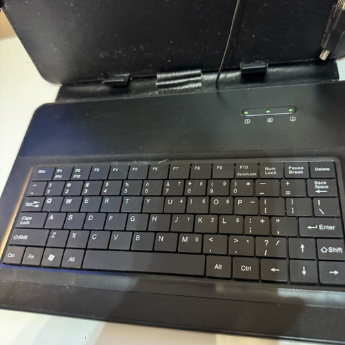 Tablet case with keyboard like new