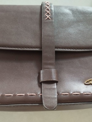 Axel crossbody bag, brown with contrast whipstitch