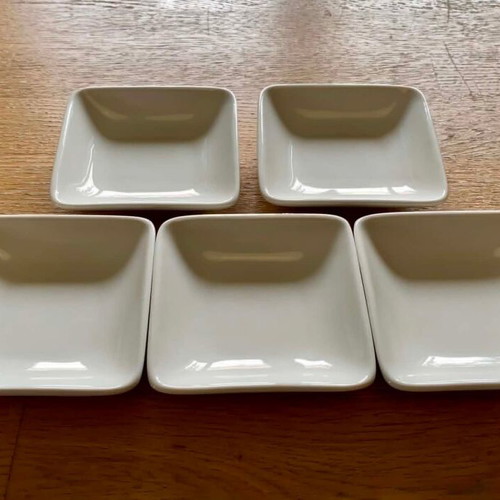 Ceramic sauce dishes set of 5 like new, white