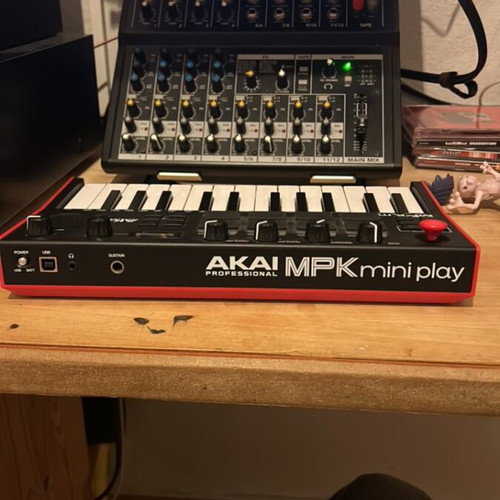 Akai MPKminiPlay mk3 MIDI controller like new for all DAW