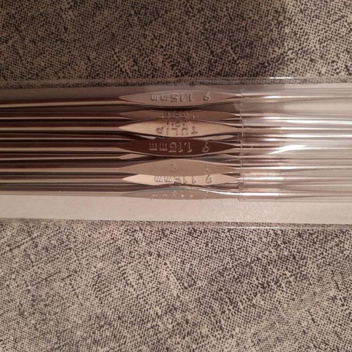 Tulip lace crochet hook new, sizes 7 and 9