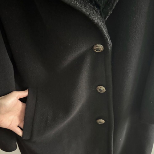 Vintage long coat used with fur trim and removable shoulder pads black size M/L