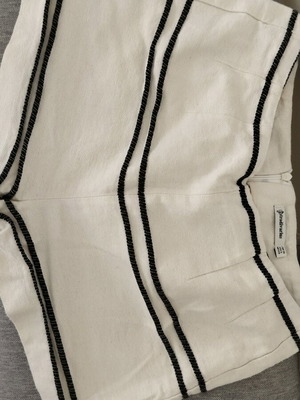 Shorts size S like new, zipper closure