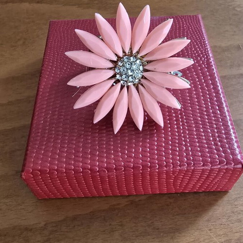 Flower ring adjustable, like new, pink and gold