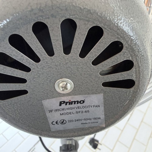 Outdoor fan like new with three speeds, very powerful