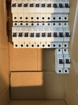 Hager MW116 C16 Miniature Circuit Breakers like new, pack of 20 plus 2 free
