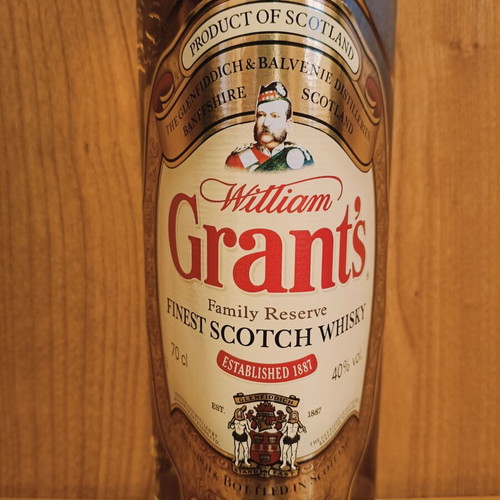 Vintage Grant's Whisky 40% vol. 700cl with cylindrical box