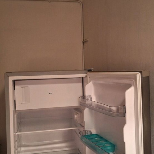 Davoline Mini Bar Refrigerator 102lt like new