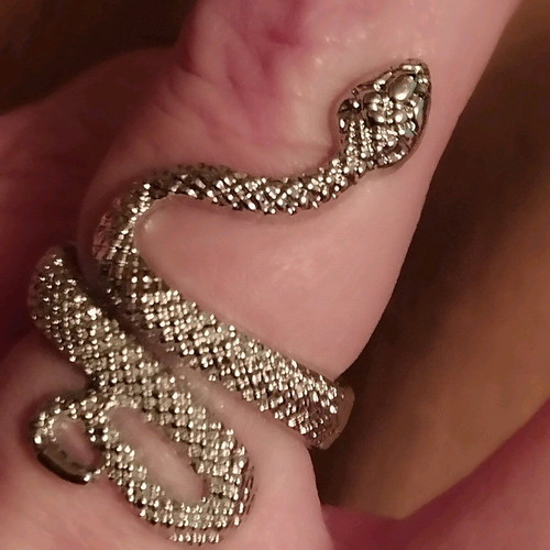 Snake ring up to 17mm in like new condition, silver