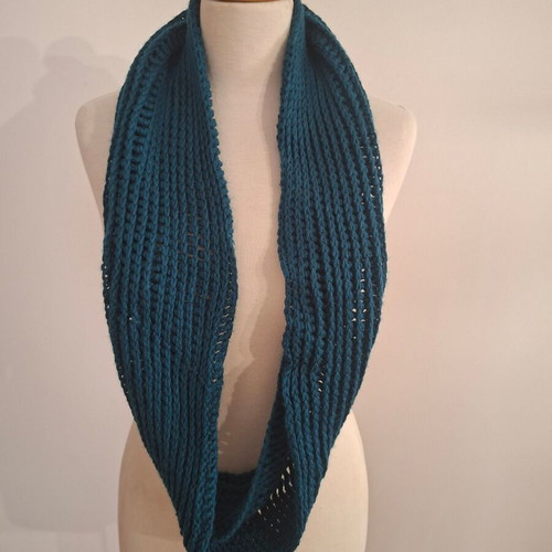 Handmade knitted unisex scarf blue in like new condition