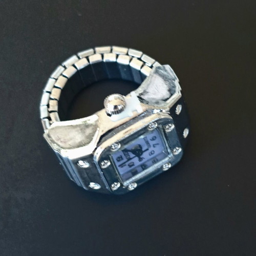 Ring watch quartz with purple dial and silver bracelet like new