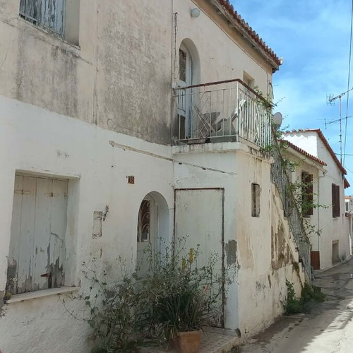 Διώροφη μονοκατοικία στην Αίγινα, 104 m² με 2 υπνοδωμάτια
