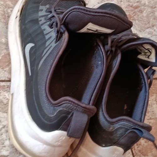 Nike Air Max γυναικεία παπούτσια μέγεθος 37,5 μεταχειρισμένα με φθορά στο αριστερό παπούτσι