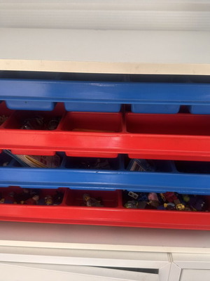 Lego Vintage Storage cabinet με 4 συρτάρια και μεταχειρισμένες φιγούρες