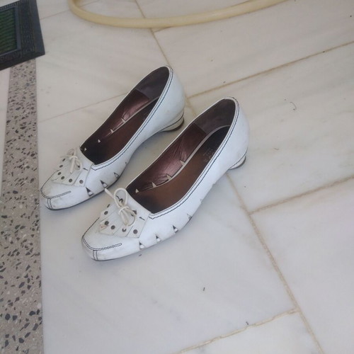 Low-heeled shoes used, size 38, white
