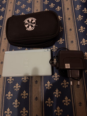 Nintendo DS Lite turquoise used handheld console with case and charger