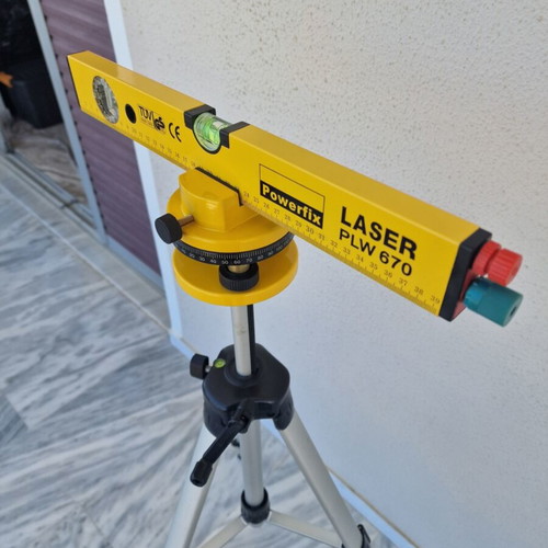 Powerfix PLW 670 Laser Level with Adjustable Aluminum Tripod like new