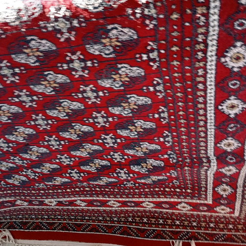 Wool rug like new, size 1.37x2.25 m, red color